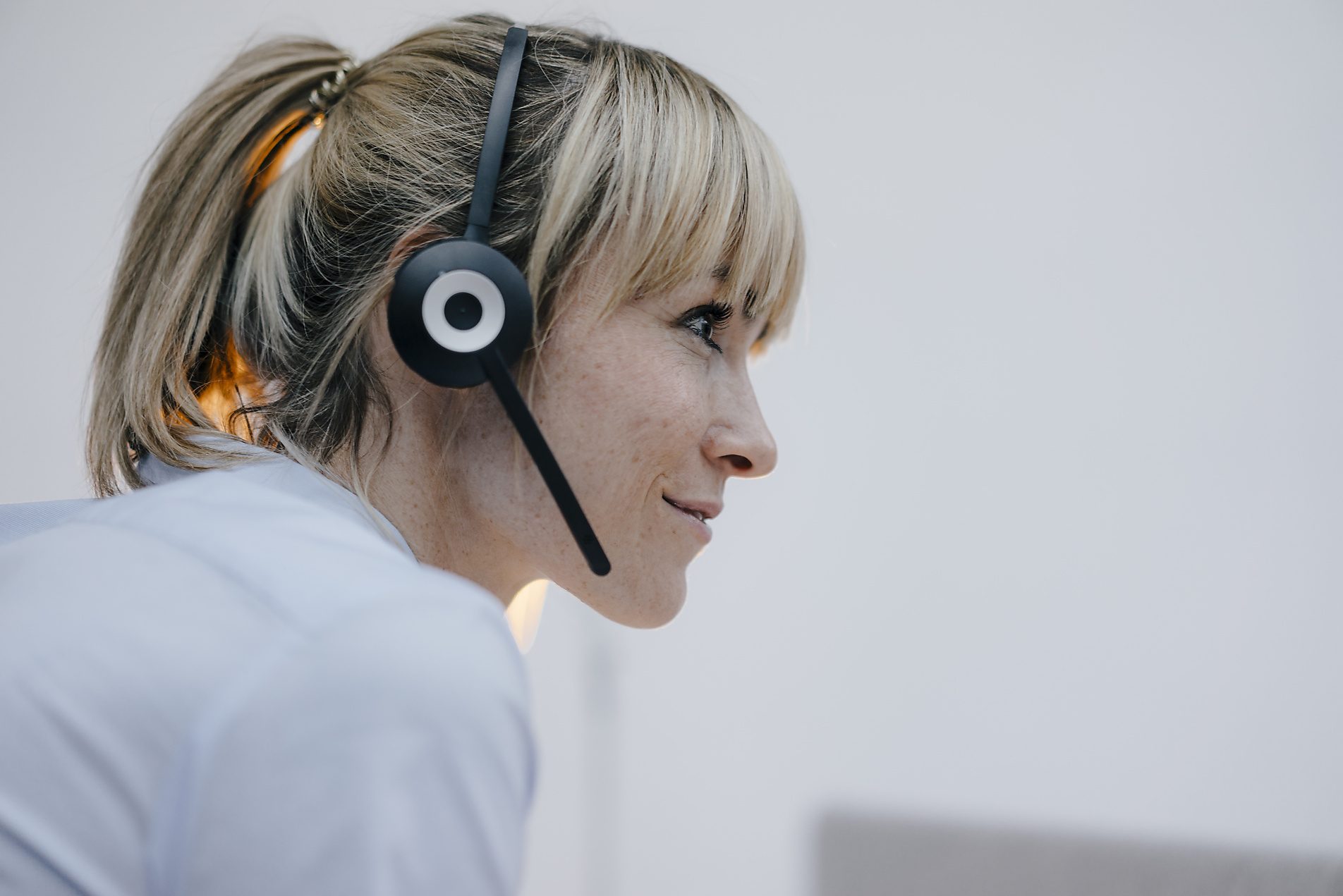 Leonie mit Headset